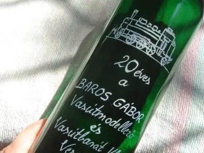 13 üzleti kép NYIRŐ ZSOLT ÜVEGCSISZOLÓ