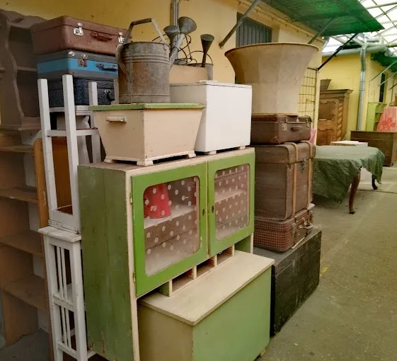 4 üzleti kép ECSERI MERCATO DELLE PULCI - GOODAPEST