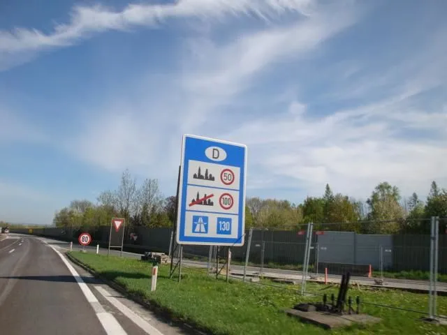 2 üzleti kép KÖLTÖZTETÉS - ÁRUSZÁLLÍTÁS