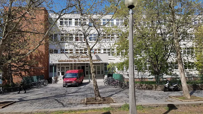 2 üzleti kép ARANY JÁNOS GIMNÁZIUM ÉS ÁLTALÁNOS ISKOLA