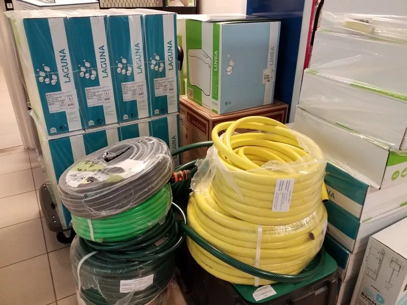 9 üzleti kép STADION SZERELVÉNYBOLT