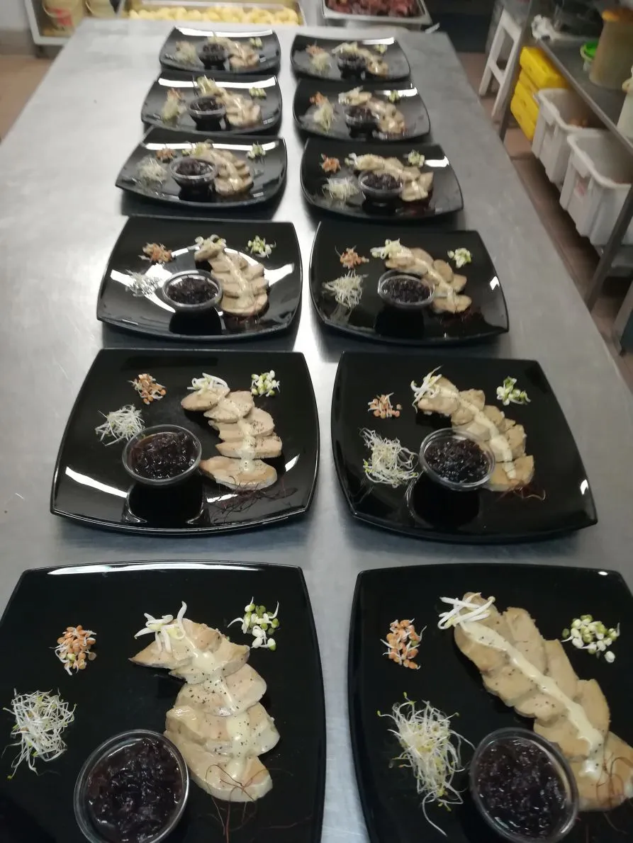 9 üzleti kép PINGVIN ÉTTEREM ÉS HIDEGKONYHA KOMÁROM